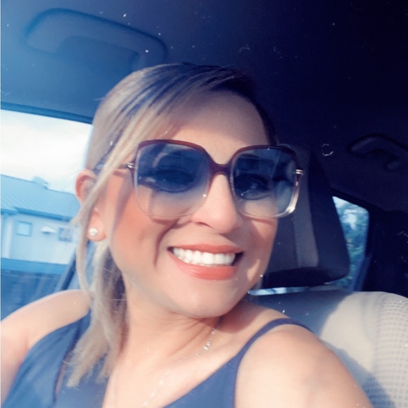 Meet your Posher, Jessica - Picture 2 of 2